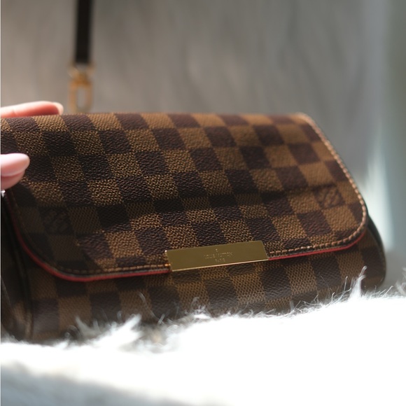 Louis Vuitton Crossbody Bag - Picture 4 of 8